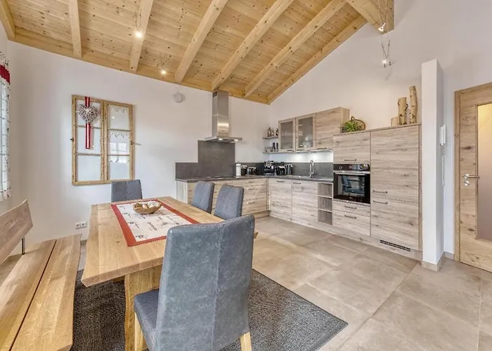 Pension Und Ferienchalets Zum Lebzelter